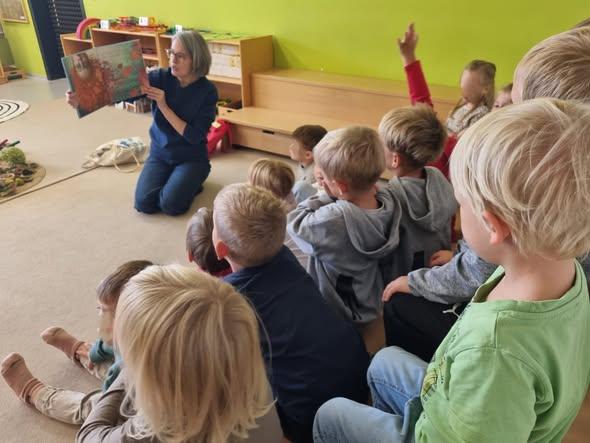 Vorlesen im Kindergarten 